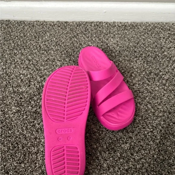 CROC Hot Pink Comfort Slides size 7 - Picture 3 of 4